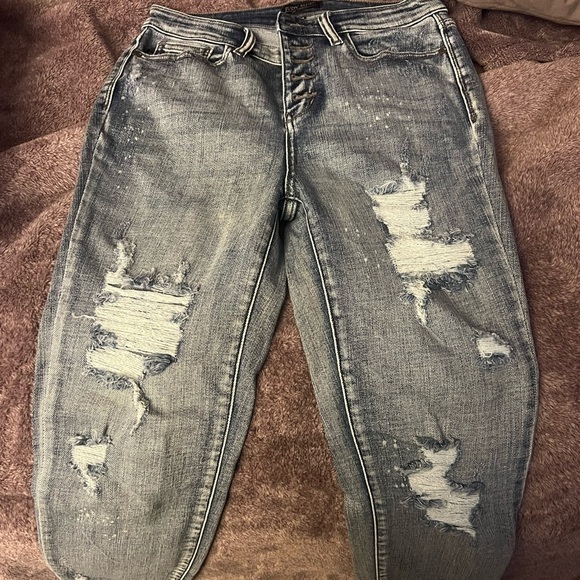 Judy Blue Light Wash Distressed Boyfriend Jeans - Picture 1 of 6